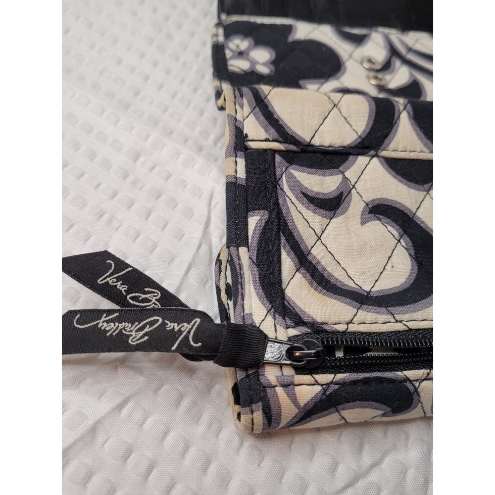 Vera Bradley‎ Trifold Wallet - Picture 2 of 6